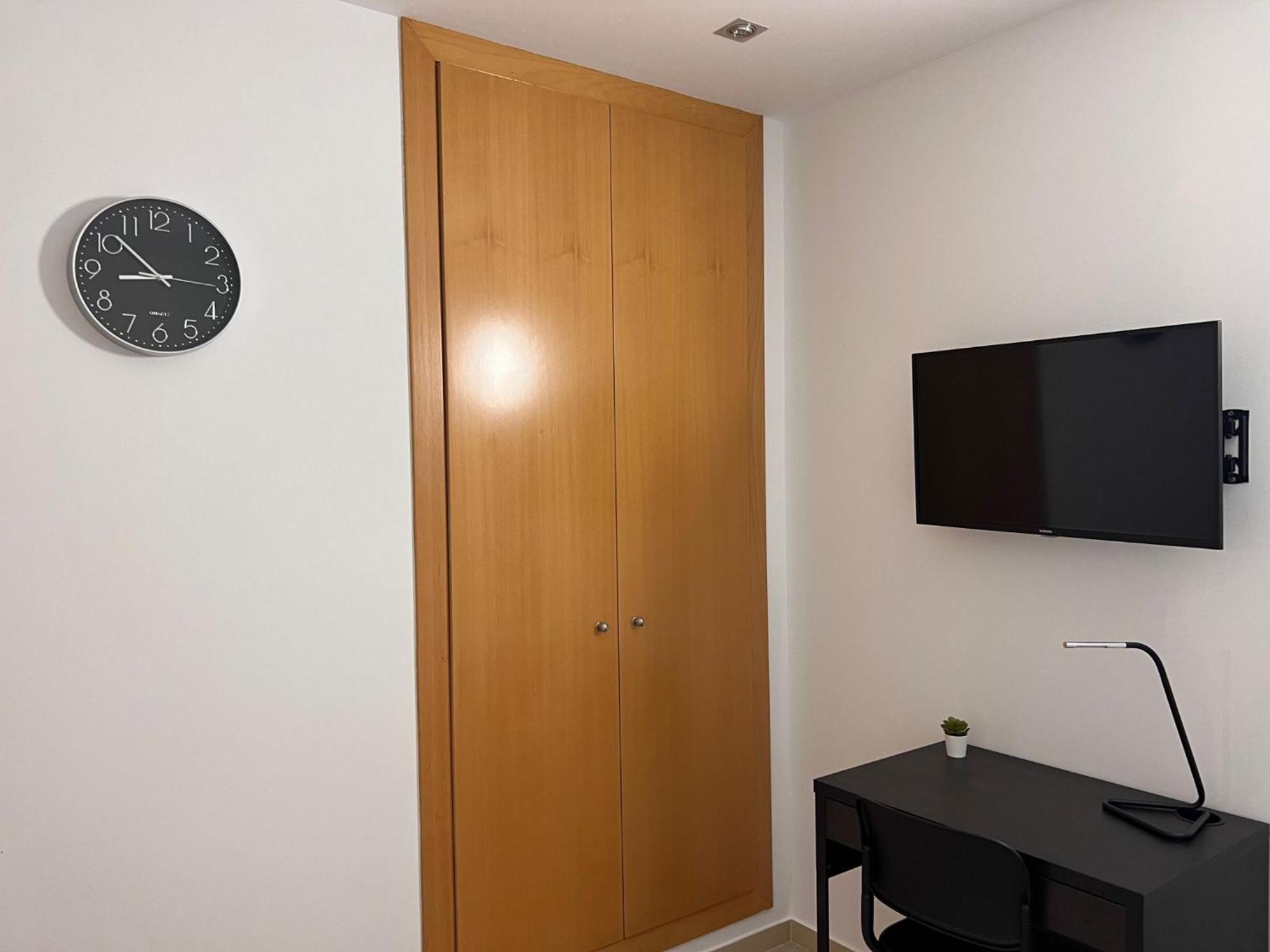 Fira Gran Via 2 - Private Rooms In A Shared Apartment - Habitaciones Privadas En Apartamento Compartido L'Hospitalet de Llobregat Luaran gambar
