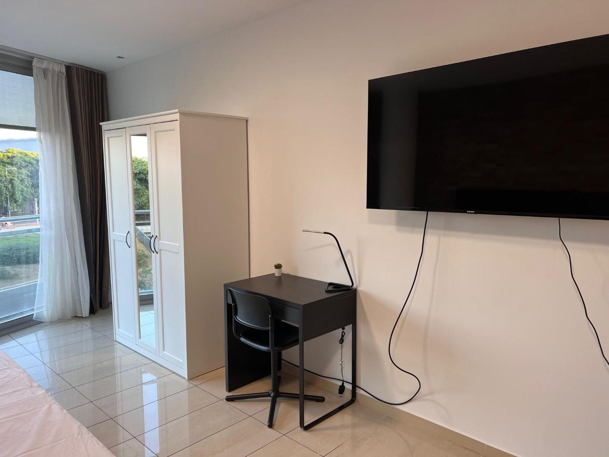 Fira Gran Via 2 - Private Rooms In A Shared Apartment - Habitaciones Privadas En Apartamento Compartido L'Hospitalet de Llobregat Luaran gambar