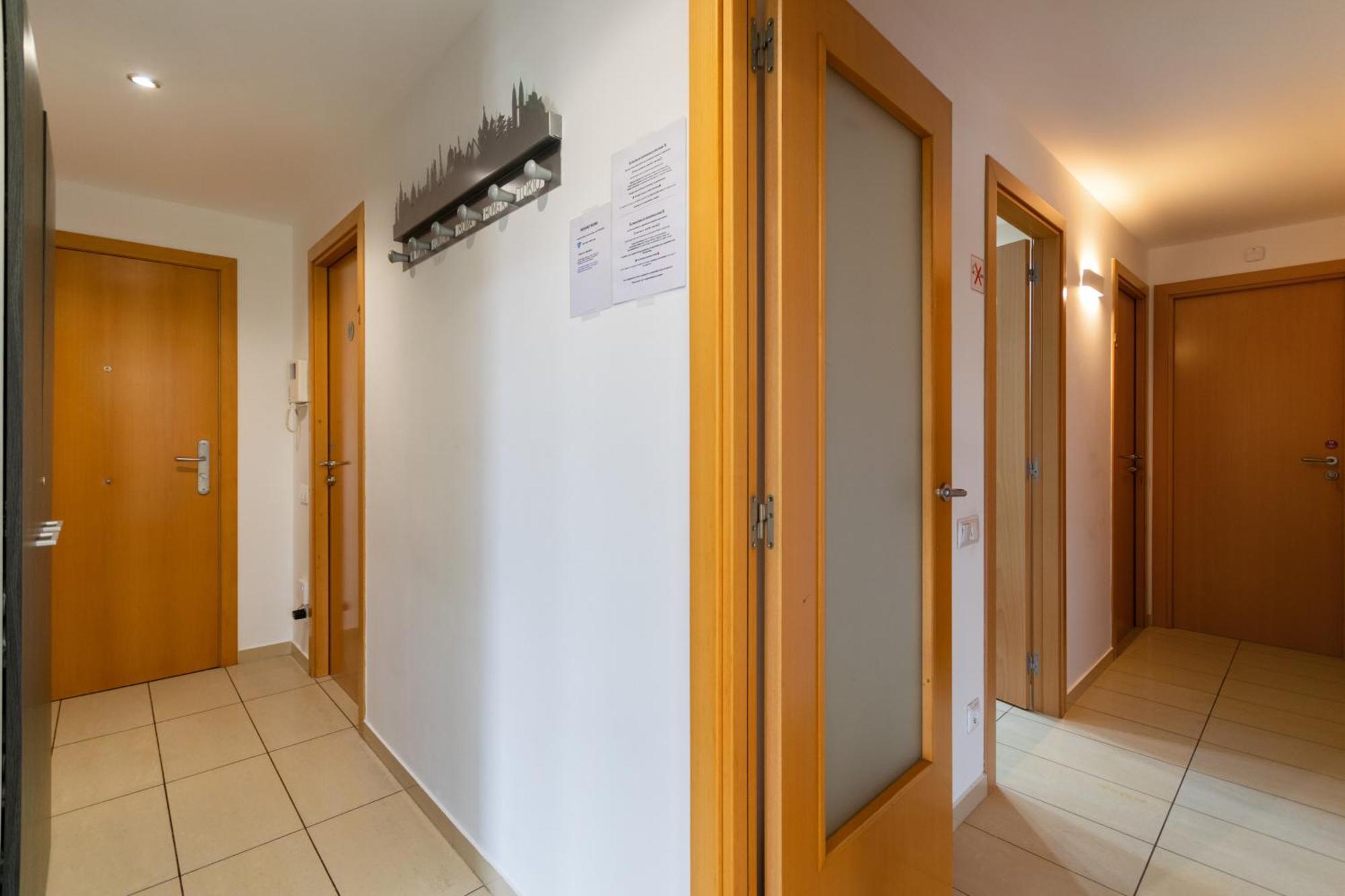 Fira Gran Via 2 - Private Rooms In A Shared Apartment - Habitaciones Privadas En Apartamento Compartido L'Hospitalet de Llobregat Luaran gambar