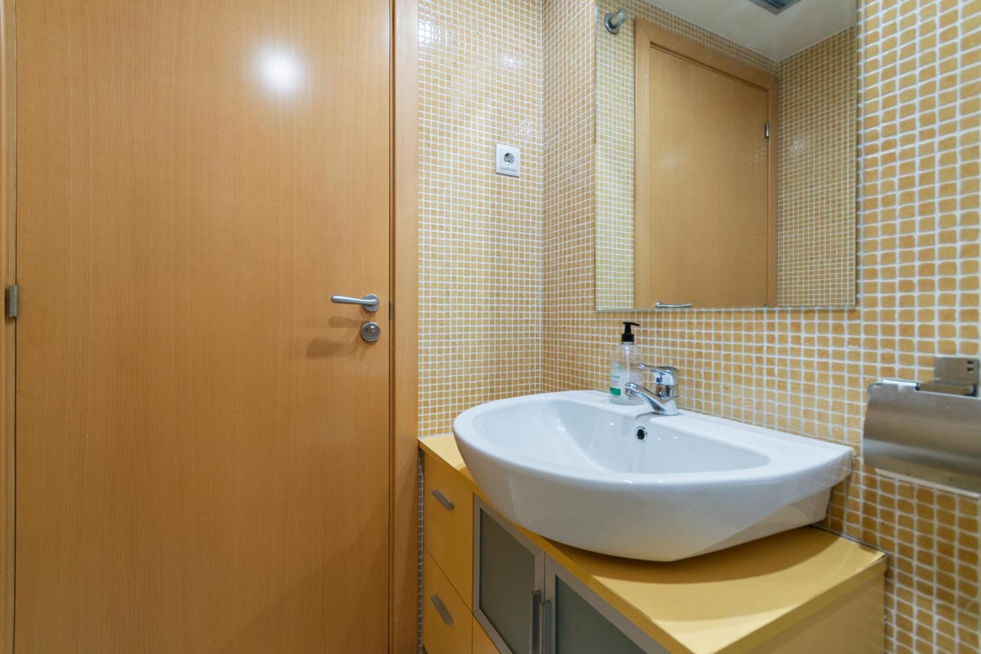 Fira Gran Via 2 - Private Rooms In A Shared Apartment - Habitaciones Privadas En Apartamento Compartido L'Hospitalet de Llobregat Luaran gambar