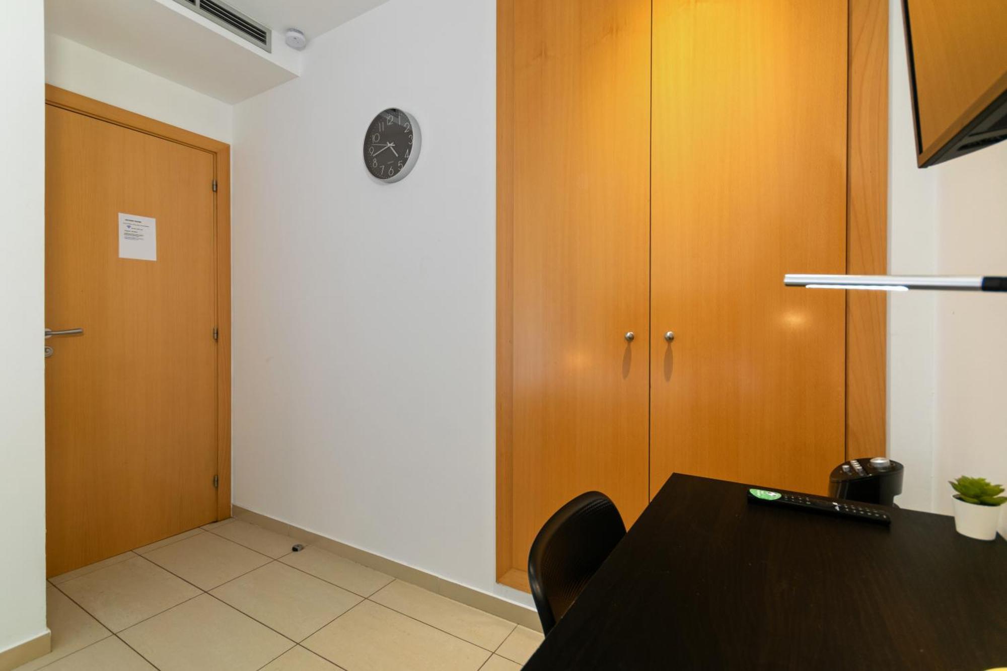 Fira Gran Via 2 - Private Rooms In A Shared Apartment - Habitaciones Privadas En Apartamento Compartido L'Hospitalet de Llobregat Luaran gambar