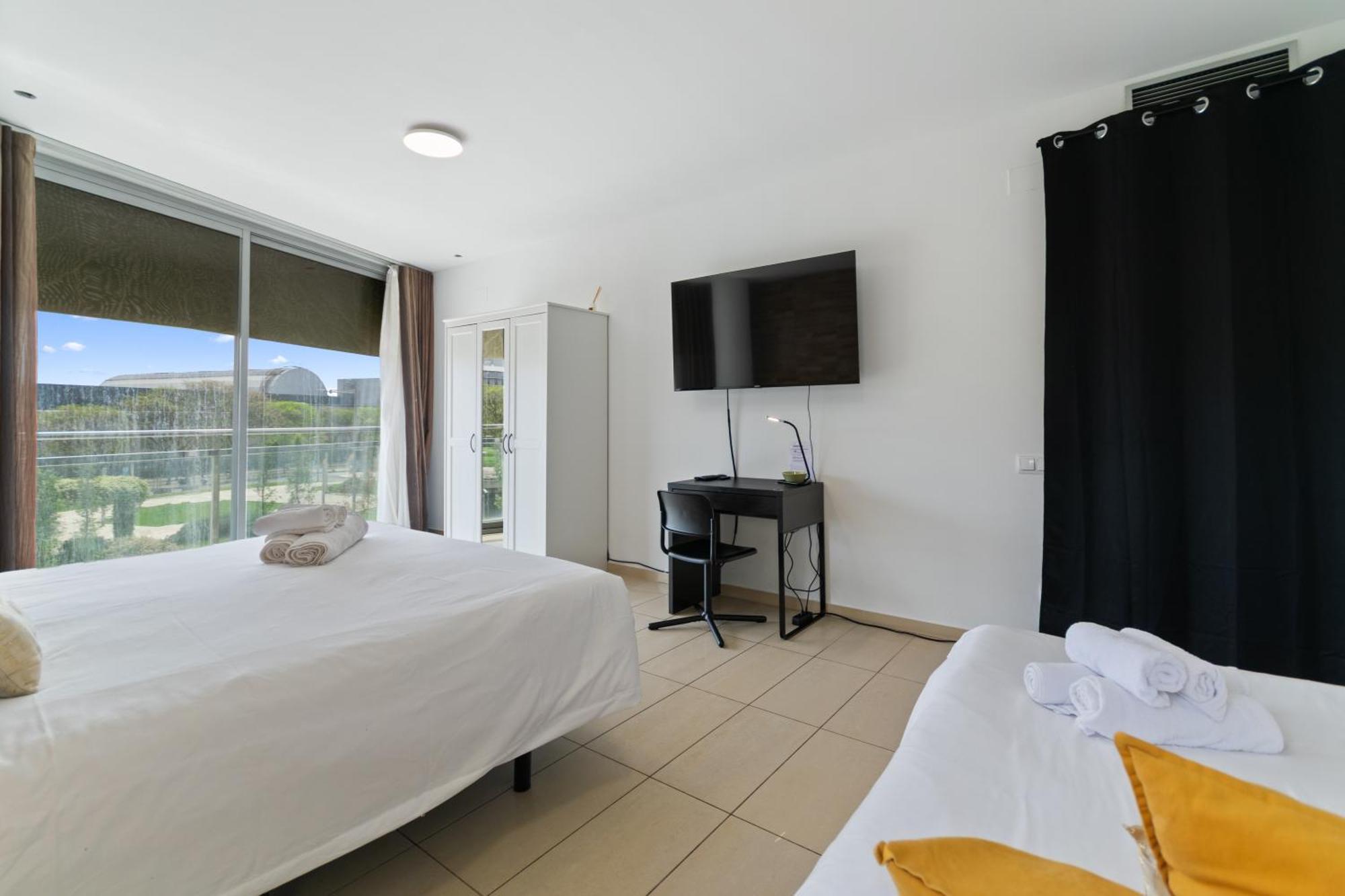 Fira Gran Via 2 - Private Rooms In A Shared Apartment - Habitaciones Privadas En Apartamento Compartido L'Hospitalet de Llobregat Luaran gambar