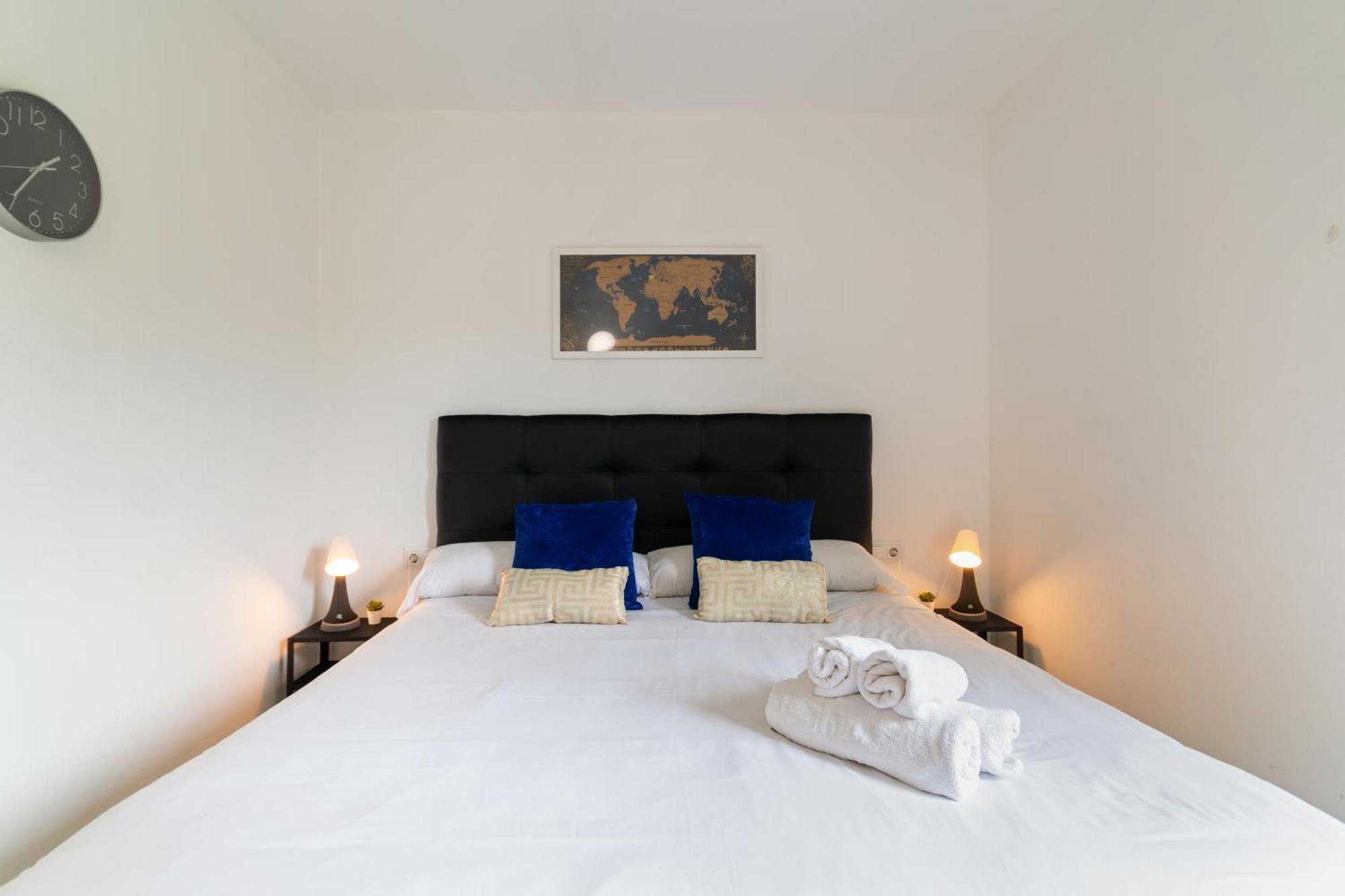 Fira Gran Via 2 - Private Rooms In A Shared Apartment - Habitaciones Privadas En Apartamento Compartido L'Hospitalet de Llobregat Luaran gambar